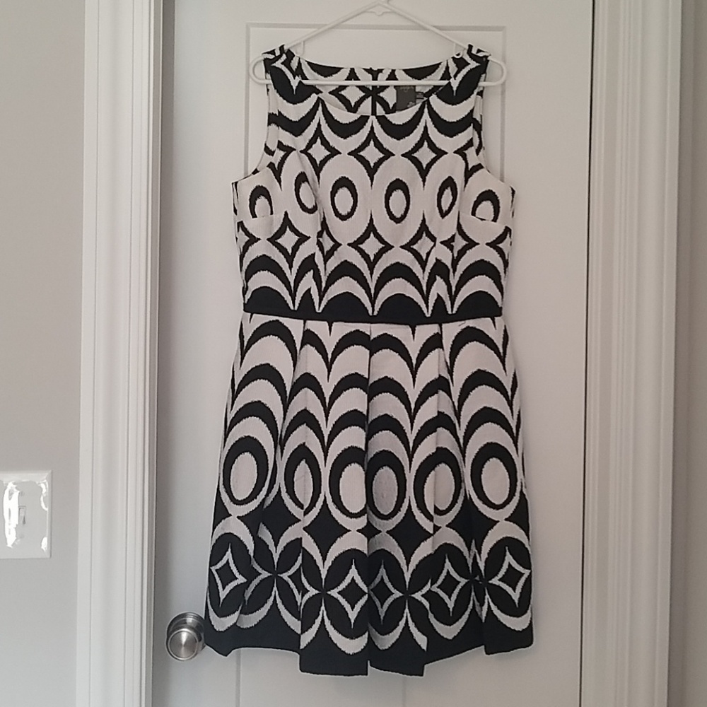 Stunning black and white cocktail dress.